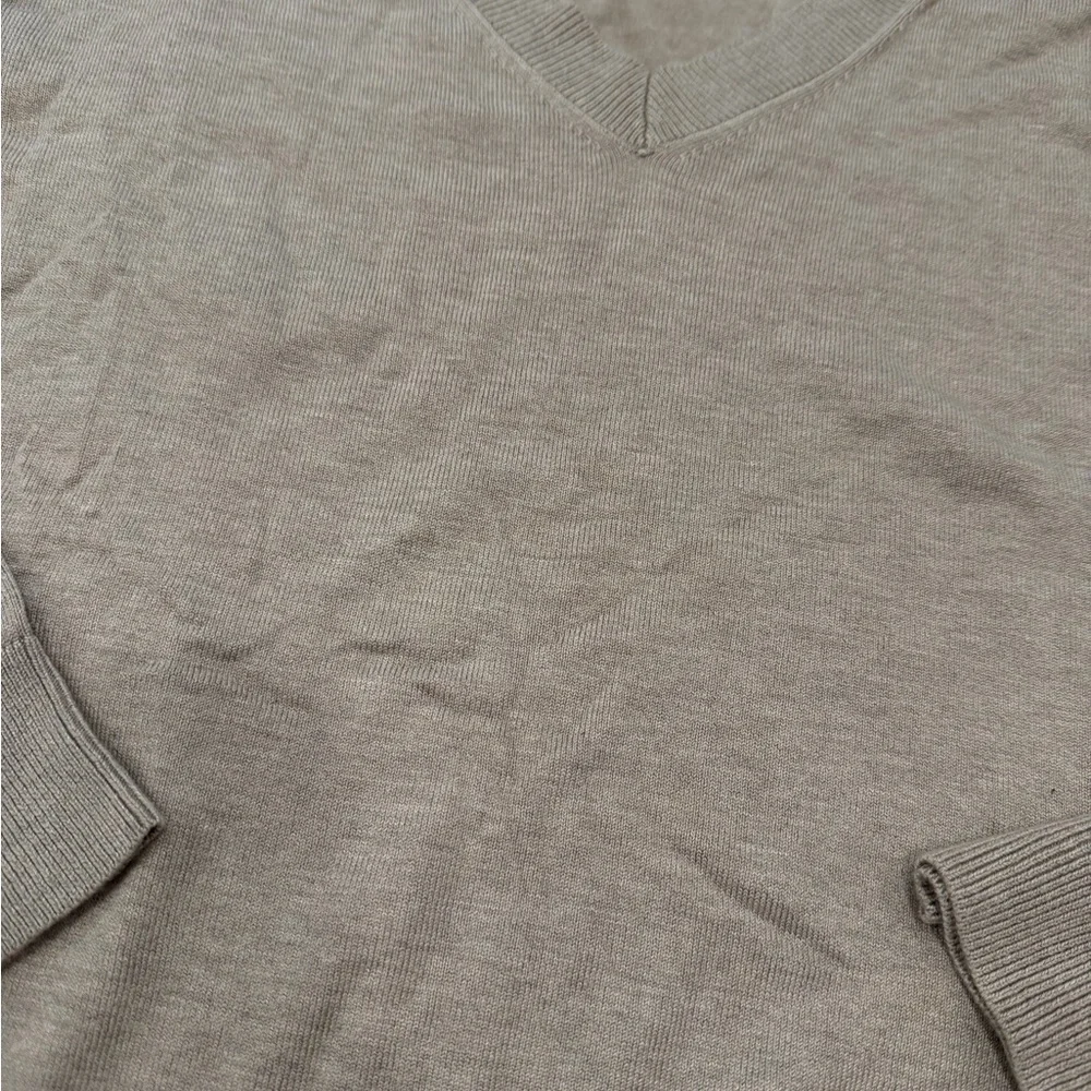H&M Women's Tan V-Neck Sweater
